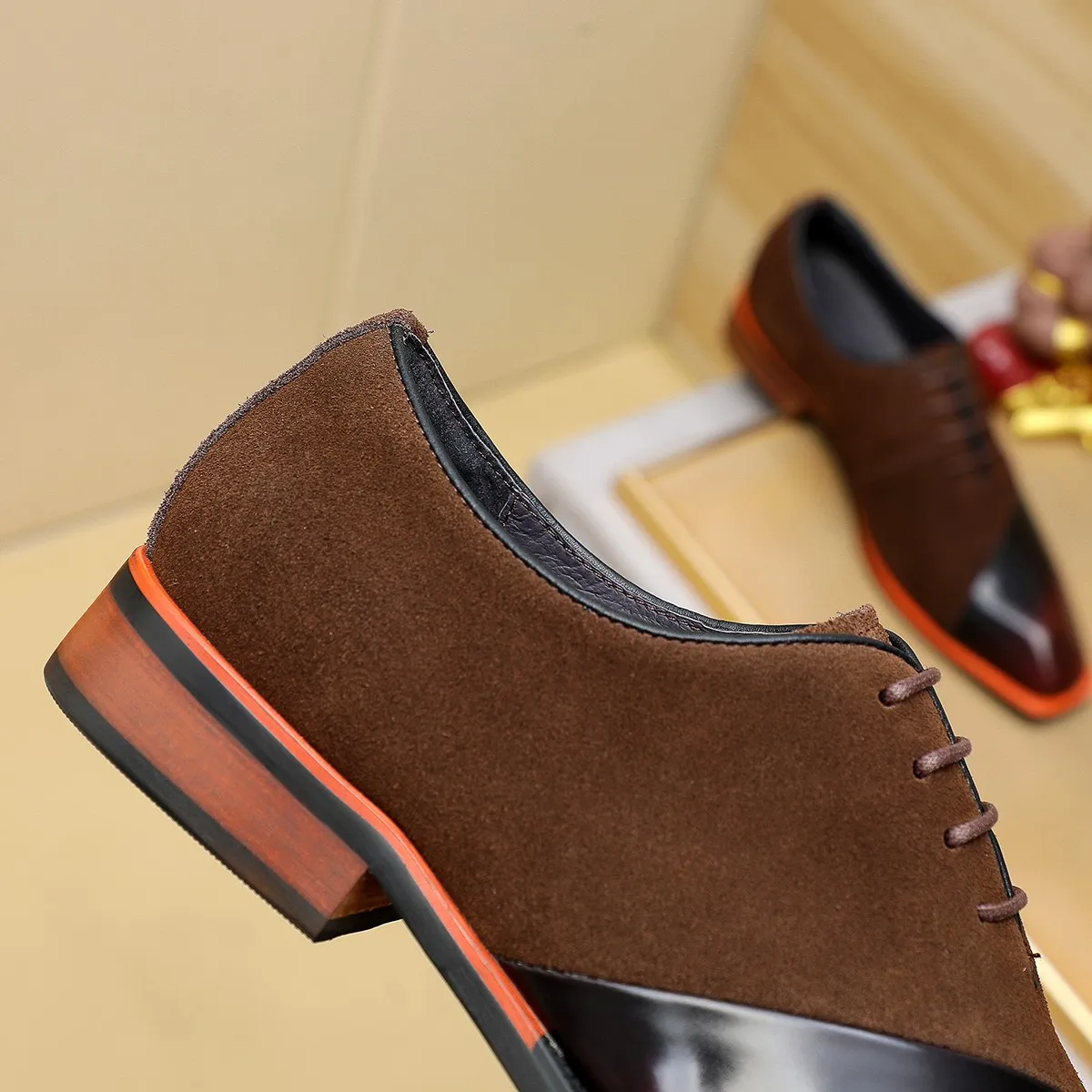 Men's shoes 💰620 💰 Louis Vuitton LV ® Autumn and Winter 🆕 models 🔛Full shoe counter First layer cowhide, 🐂leather lined casual shoes for men, super soft outsole, essential for driving. Counter synchronized original first layer cowhide completely 1:1 mold customization 🌹Top version, 2 colors available! Number: 38-45 (37.46. Customized)